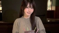 【 えなこ 】「誕生日を迎えました」柔らかなニット姿でケーキに微笑　「与えてもらっているばかりなので、少しでもお返しできるように」