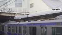 JR上野駅で架線が断線 常磐線など運転見合わせ続く　駅と駅の間で停止した電車の乗客を線路に降ろして誘導　JR東日本