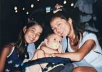 すみれさん　亡き母・松原千明さんの誕生日に　「Happy birthday momma Miss you」　幼少期の親子ショット添え　想い綴る