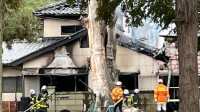 群馬・富岡市で住宅1棟焼く火事「高齢者2人が逃げ遅れている」との情報も