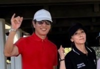 【 浅野ゆう子 】　夫とハワイ旅行　「久々のゴルフは、とても良い 気持ち」「大振りしてきました〜」