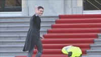 オランダ38歳最年少の首相誕生　イェッテン氏　同性愛者を公言