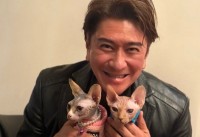 【 川﨑麻世 】新しい家族の愛猫が妹と再会「お互いにまだ覚えていて　ずっとくっついてました」