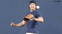 大谷翔平 センターで守備練習に汗流す、鈴木誠也と笑顔で練習 明日から試合出場可能【WBC侍ジャパン】