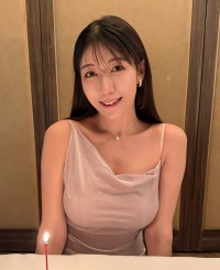【 穂川果音 】　誕生日の思い出ショット公開　「3週間くらい経つけど、まだギリ載せて良いよね？笑」「ちょこちょこ載せていきます」　淡いピンクのキャミソールドレスで笑顔