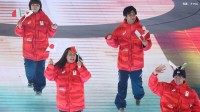 ミラノ・コルティナパラリンピック開会式　五輪同様、日本とイタリアの国旗を手に行進