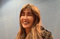 【 工藤静香 】 「いや〜　喉潰れる！」「4時間半ぶっ通りで歌い、ヘッドホンで耳が痛いって言う。笑笑笑笑」　ハードなレコーディングに　「久しぶりの200本ノック的な、、、」