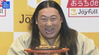 【ロバート秋山】ワールド全開の食リポ「最後は鉄板で焼かれたい」　俳人に扮しジョイフル社長に「公開媚び売り」