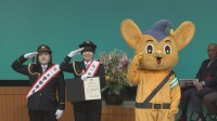 ガンバレルーヤのまひるさん・よしこさんが一日署長　「春の全国交通安全運動」を前に自転車のルール順守を呼びかけ　警視庁調布署