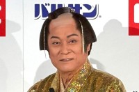 【 松平健 】 〝嫌われ者のゴキちゃんは私が成敗〟　100万円相当　〝純金ゴキブリ〟贈られ　上様も大満足