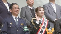女優・武田梨奈さんが一日署長に　交通ルールの遵守を呼びかけ　春の交通安全運動を前に警視庁・麹町署