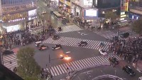 【速報】渋谷スクランブル交差点で何者かがペットボトルに入った灯油まいたか　火をつけたとみられる男確保　けが人なし