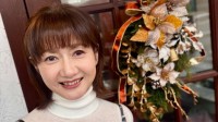 【がん闘病】古村比呂さん 『腱鞘炎』と診断を受けた右手用のサポーターが届く「痛みの強い箇所にはテーピングをして　二刀流!?で行ってみようと思いました」