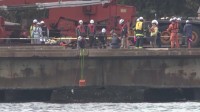 川崎・工場転落事故　残る1人の捜索続く　5人転落3人死亡　クレーン解体中に落下の「おもり」位置特定できず捜索難航