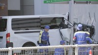 ワゴン車がバス停に衝突する事故　運転の50代男性はその場で死亡確認　歩行者の80代男性が巻き込まれるも軽傷　東京･渋谷の明治通り