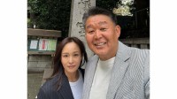 【 花田虎上 】　妻・倉実さんと神社参拝「久しぶりのパパと2人の時間」 　仲睦まじい自撮りショットに反響続々「素敵なツーショット」「幸せそうで良かった」