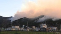 岩手・大槌町の山林火災 発生3日目も消火活動続く　けさは町の中心部方向に燃え広がる