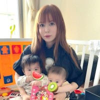 【 中川翔子 】　「ふたごたちが、ハイハイとおすわりが上手になってきて　おいで！と手をたたくと2人とも、来るようになりました！」