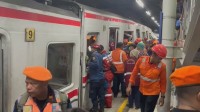 インドネシア首都近郊の駅で列車の衝突事故　乗客15人死亡80人以上負傷