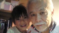 【 マイク眞木 】82歳の誕生日　愛娘・花さんが子ども時代の写真を投稿　本人は〝まだたったの82だよ！心は18！〟
