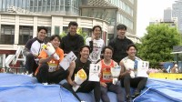 “人間が空を飛べる”都会の真ん中で棒高跳、トップアスリートが目の前で実演 観客は大興奮【ストリートボウタカ in 赤坂サカス】