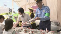 母の日を前に品川区の高校生らがカーネーションを配りながら特殊詐欺の被害防止を呼びかけ　警視庁 品川署