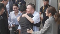 タイ・タクシン元首相が仮釈放　刑期満了後は政治活動を再開か…求心力低下の指摘も