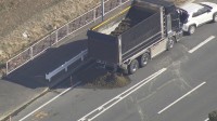 栃木・佐野市でトラックから茶殻が飛散し1人が死亡した事故　過積載などの疑いでトラック運転手と委託会社の役員を書類送検