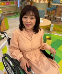 【松本明子】　車いす姿の写真を公開「歩けるようになるまであと一踏ん張りですね」