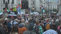 ロンドンで「極右主導・反移民デモ」と「親パレスチナデモ」 市の中心部が参加者で埋め尽くされる