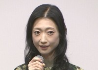 【 壇蜜 】 「季節の変わり目のせいか、気圧のイタズラのせいか、 最近頭痛がするなぁ……と感じるコトが普段よりちょっと増えた気がします」