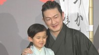 【 中村獅童 & 次男・中村夏幹 】 「子連れ狼」　親子共演で大五郎カットに　「死んでも嫌！」　父の「初日前に本当に剃るかも…」発言に　机下の足蹴で猛抗議