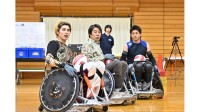 街の傾斜、競技の多様性――日曜劇場『ＧＩＦＴ』制作現場で平野俊一監督が直面した「車いす目線」というリアル 【ドラマTopics】