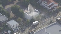 団地内の水道管が破損　水が高さ“約10m”噴き出し続ける　神奈川県相模原市