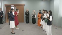 紀子さま佳子さま　キルギスから来日中の聴覚障害がある研修生らと「手話」で交流