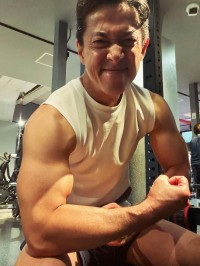 【 西川忠志 】 〝筋肉ムキムキボディ〟披露　「ジムに行きました」　ファン反響　「野性的」「ナイスマッスル」