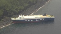 乗用車など運搬する船が座礁　けが人なし　東京・利島