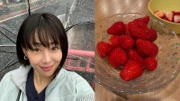 【 井上和香 】「娘も息子も苺大好き」今シーズン最後の苺を堪能　〝息子くんは冷蔵庫を開けっ放しに〟