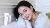 【 村重杏奈 】「パリ出張ついていきましたー！」4フレーズの英会話で乗り切る「お肌について勉強できて」