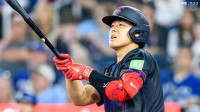 岡本和真が2戦連発19号2ラン！城島健司超え、ルーキー日本選手最多HR歴代単独3位　大谷翔平の記録まで“残り3本”に迫る