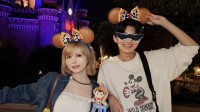 【 益若つばさ 】息子とディズニー満喫〝もぐもぐショット〟公開で反響「めちゃめちゃ可愛いすぎる」