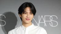 【志尊淳】「これやらないと外には出られない」モーニングルーティン明かす　〝初めてのポーズ〟に照れ笑いも