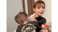 【 中川翔子 】　「ママ頑張ってくるよ」フランス出発直前に双子との“お別れショット”公開　「初めてこんなに長く双子にあえない時間 さみしい」