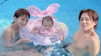 【 辻希美 】第5子・夢空ちゃん “人生初プール”「最高でした」　夫・杉浦太陽さんとの３ショットも公開