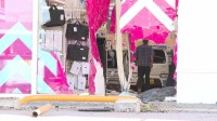 ショッピングモール内の量販店に軽乗用車が突っ込む　店内にいた50代女性ら計6人けが　北海道・網走市