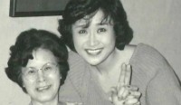 【小林幸子】母の命日にモノクロの思い出の写真を公開「お母さん、3姉妹を産んでくれてありがとう」