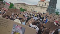 ウクライナ軍の総司令官を解任　国民に人気の前国防相更迭に対するデモ拡大受け