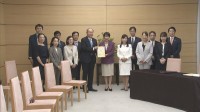 「私も更年期が早くて…」　高市総理“女性のヘルスケア中高年期編ガイダンス”に共感　政府としても取り組み進める考え示す