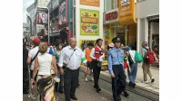 「無理矢理、服を購入させられた」悪質な客引きを撲滅へ 東京・竹下通りで防犯パトロールを実施 警視庁