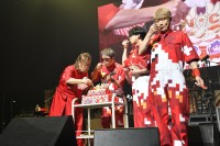 【 ユニコーン 】まるで “家族写真”『還暦記念ビジュアル』公開　リーダー・ABEDONの還暦を祝うスペシャルライブで名曲続々披露